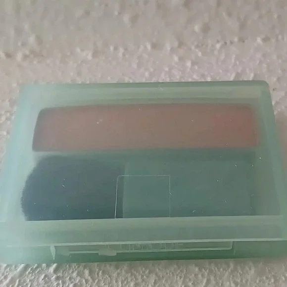 Clinique 02 Honey Blush Soft Pressed Powder Blusher Sample Purse Size .07oz - Picture 2 of 3